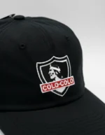 Gorra Colo Colo Negra Con Escudo Bordado - Imagen 4